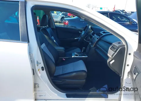 2014 Toyota Camry Se z USA, uszkodzony, nr VIN 4T1BF1FK2EU441470